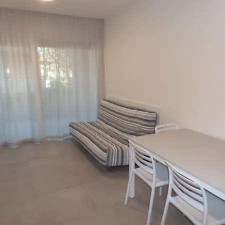 Modern And Equipped Living With Pool * Bibione
