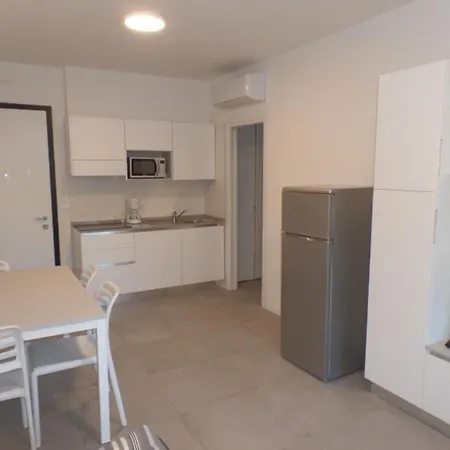 Apartment Modern And Equipped Living With Pool