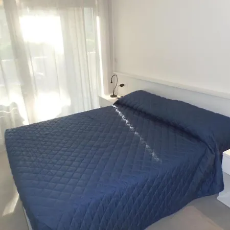 Modern And Equipped Living With Pool Bibione