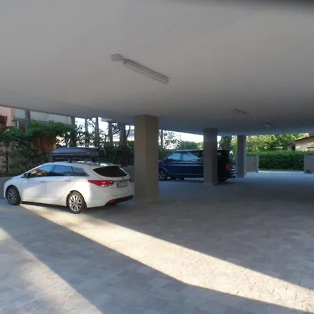 Modern And Equipped Living With Pool Μπιμπιόνε